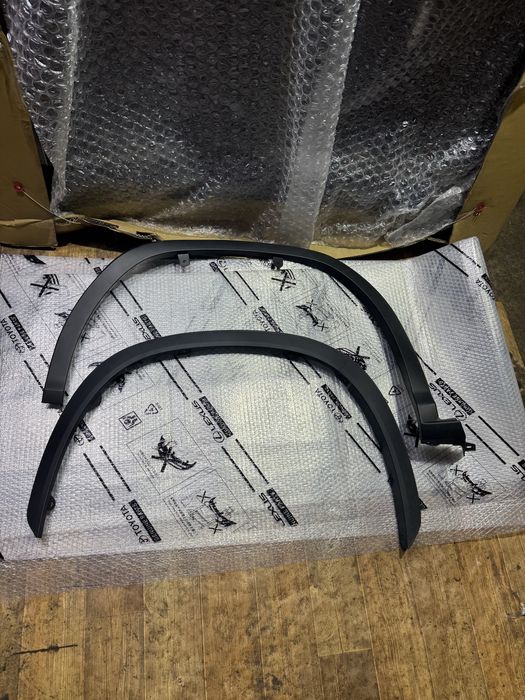 Губа Тойота Рав 4