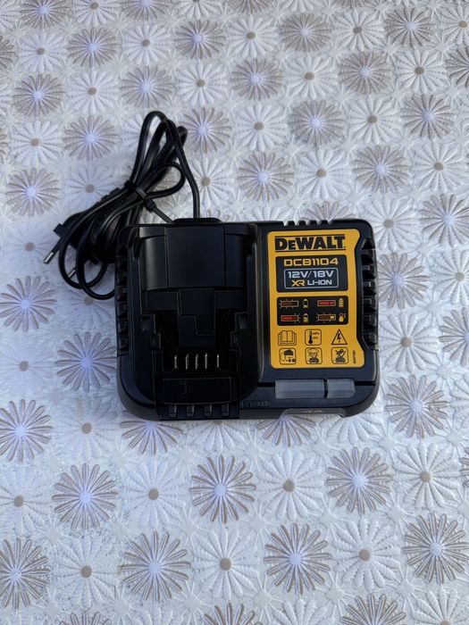 Зарядно устройство DeWALT
