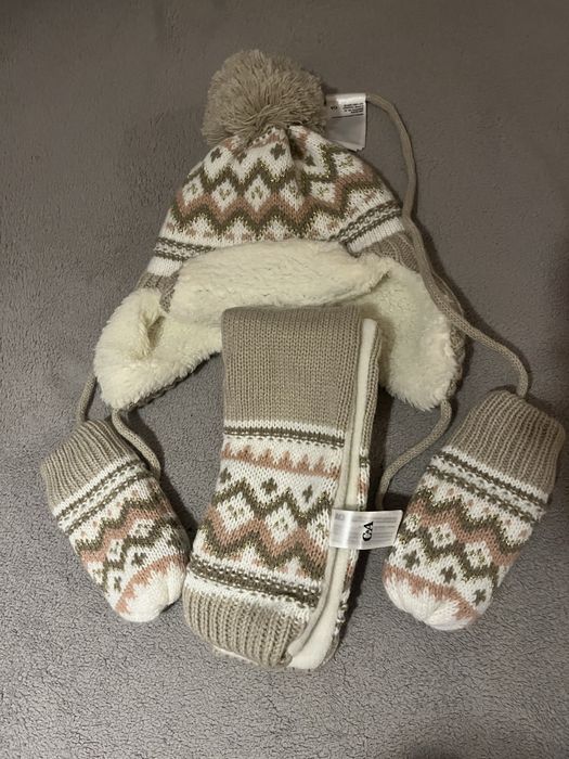 Set caciulita, fular si manusi 9-12 luni