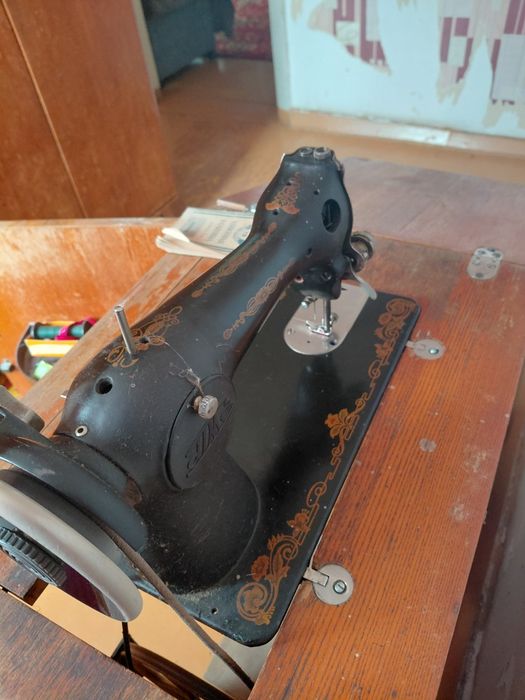 Продам швейную машинку