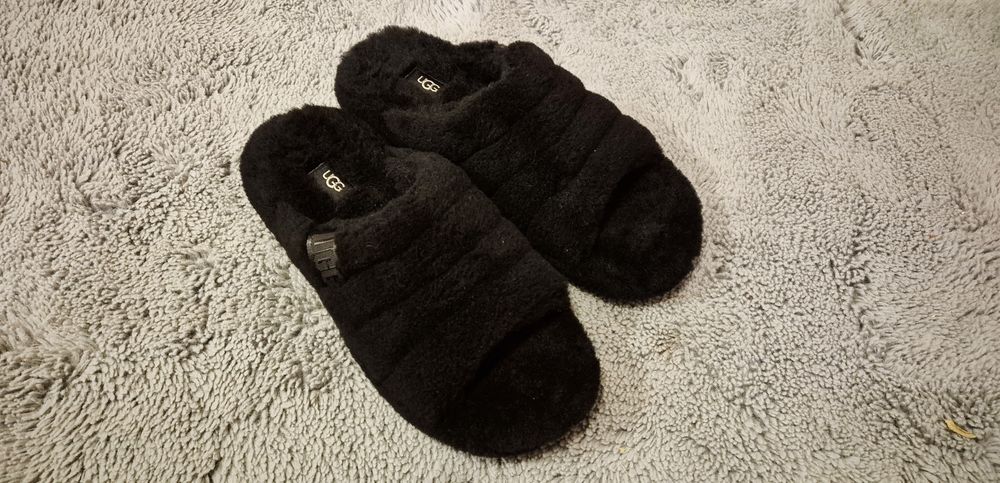 Vand Papuci bărbătești UGG corespund pentru măsură 42