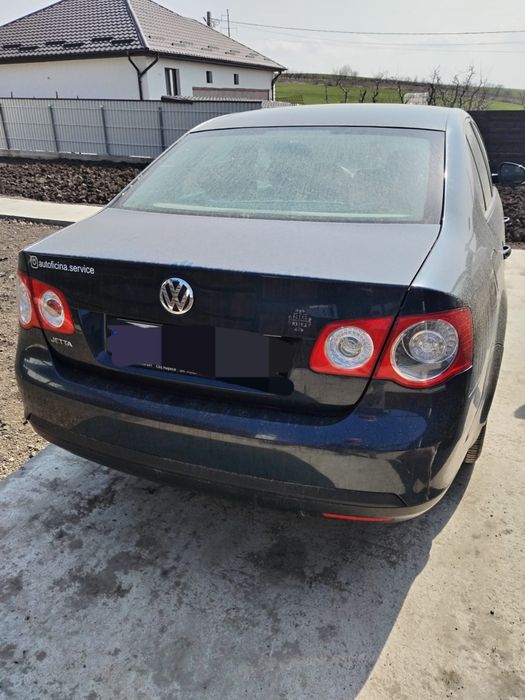 Vând Volkswagen Jetta