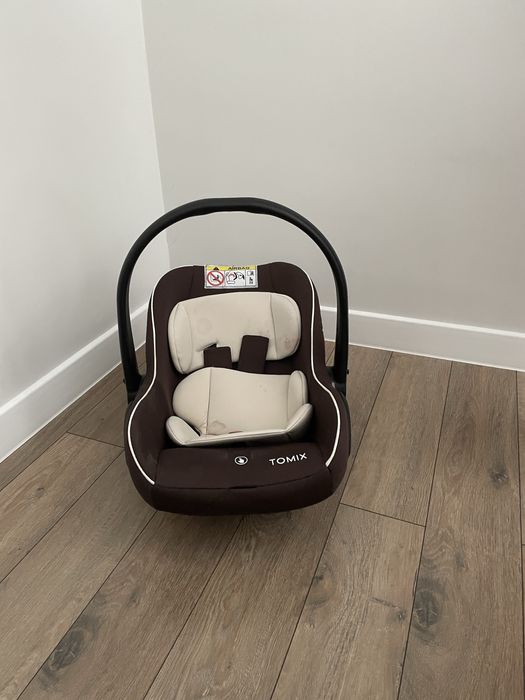 Детское кресло и стулья