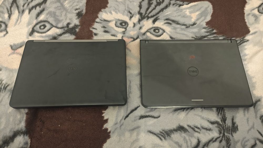 Laptop-uri la pachet