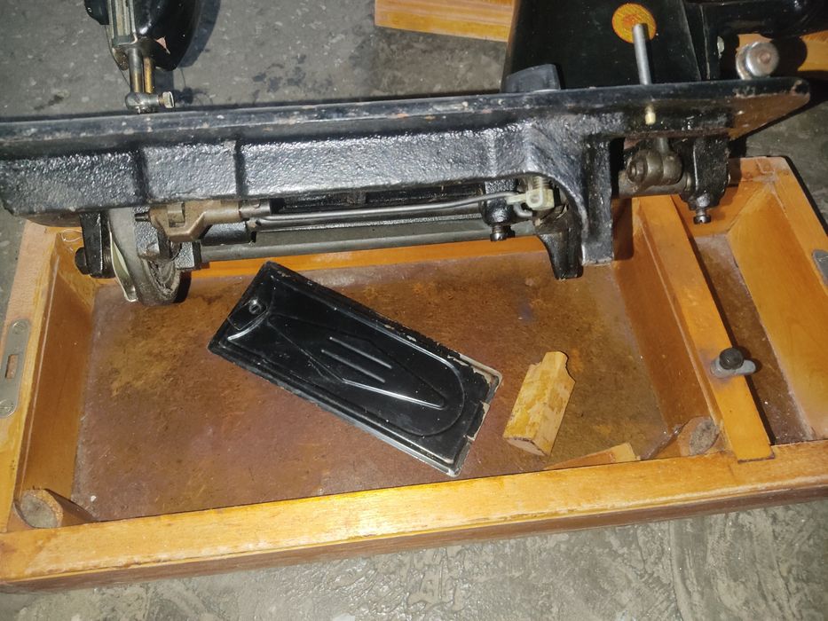 Продам швейную машинку