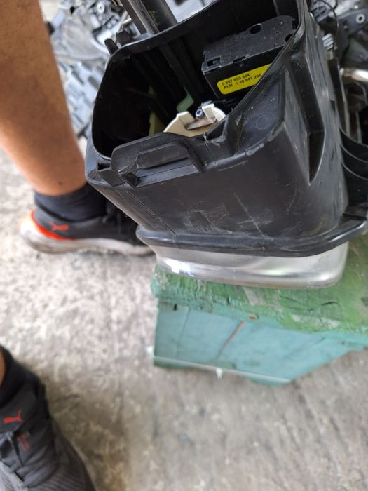 Ляв фар за VW Caddy 2009