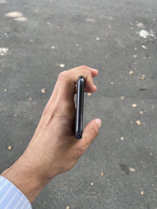 iPhone SE 2020    .