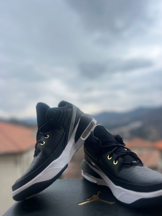 Jordan max aura 5