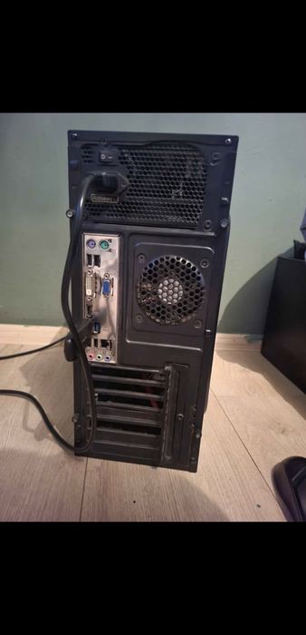 Настолен компютър asus