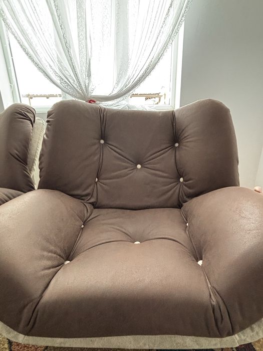 Vând 2 fotoli din piele recent achiziționate!