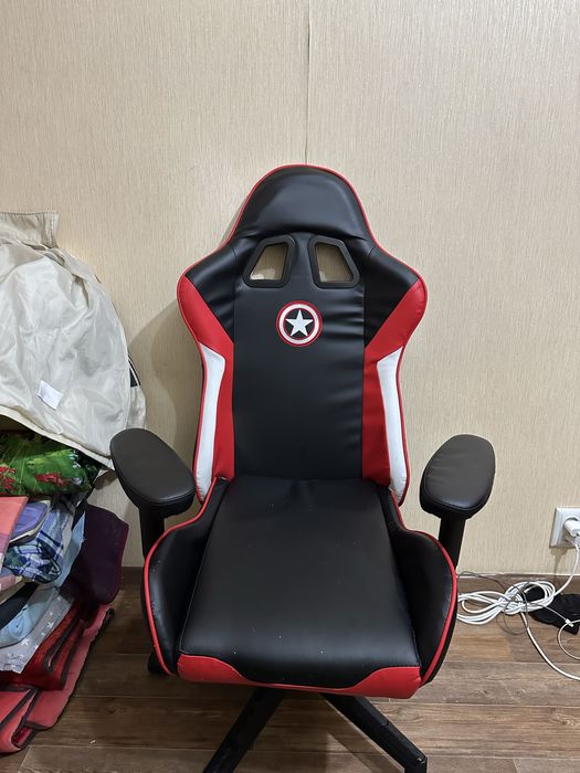 Продается игровое кресло