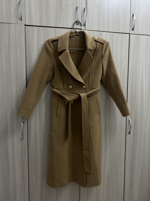 Новая пальто из верблюжей шерсти