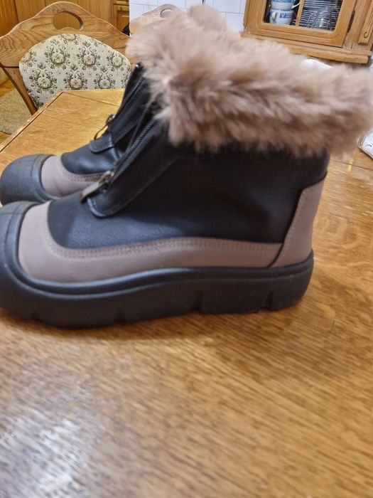 Incaltaminte de vanzare