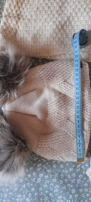 Нов комплект шал и шапка