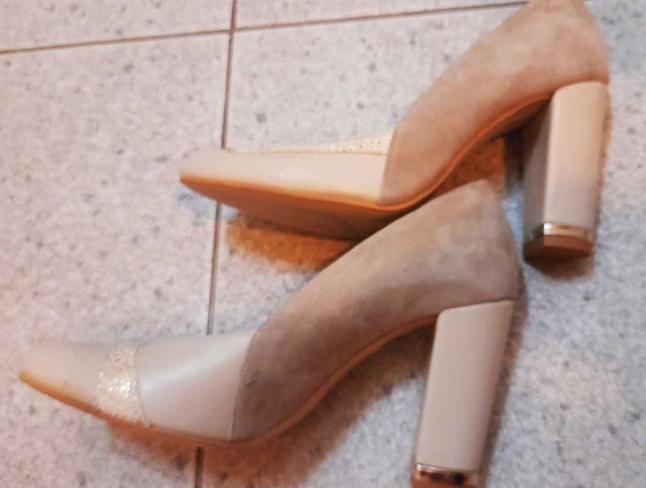 Дамски НОВИ обувки на ток - ествественa кожа бежов - 37 номер