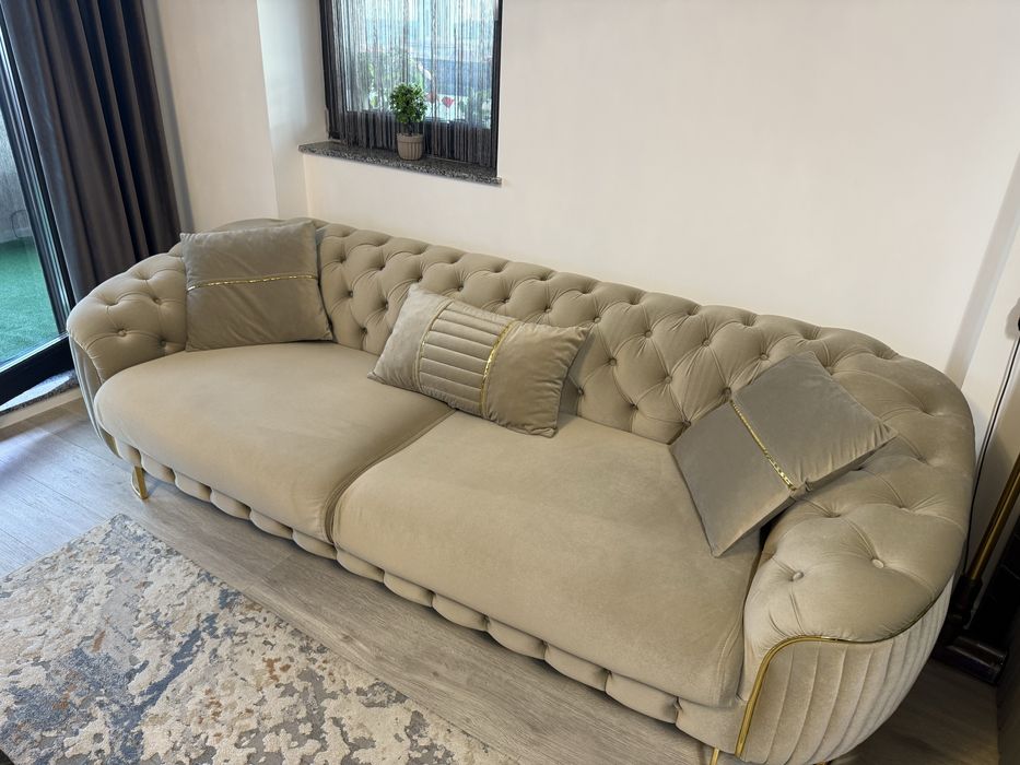 De vanzare canapea si 2 fotoli