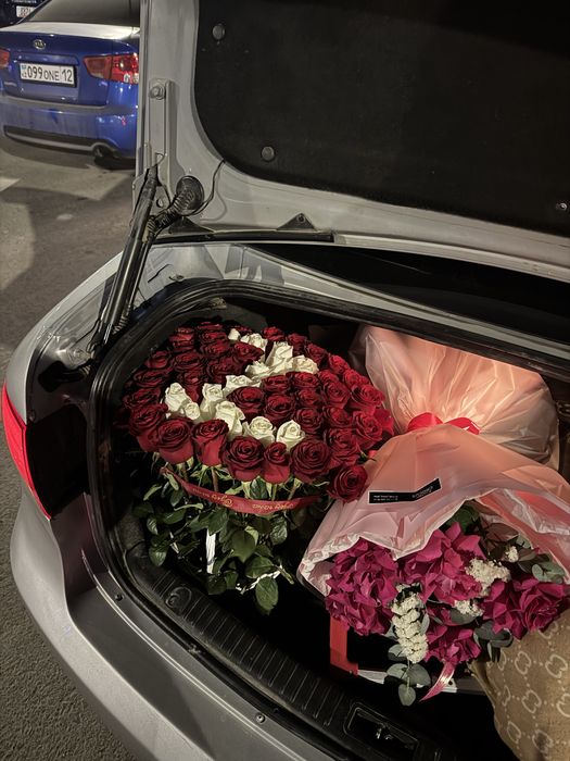 Шар мен гүл сатам бірге