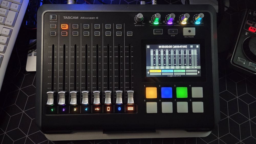 Mixer Tascam Mixcast 4