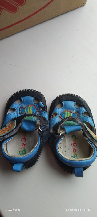 Продаются  детские  обуви