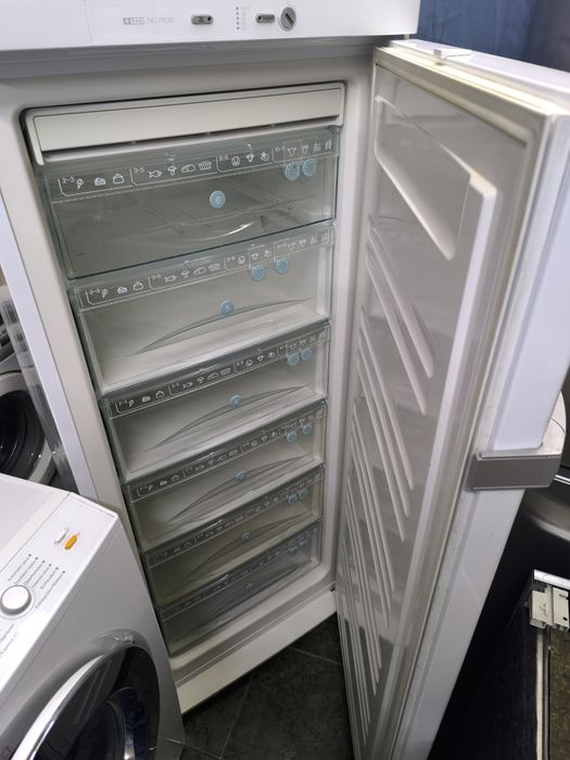 Фризер Miele FN 4452 S  NoFrost - 200 литра 6 Чекмеджета .