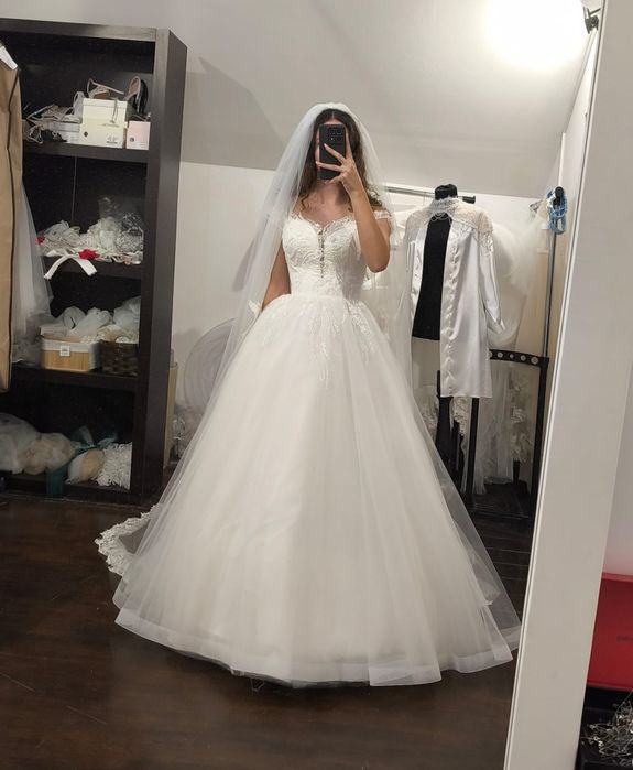 Se vinde rochie de mireasă superbă, model tip prințesă! 
Mărime