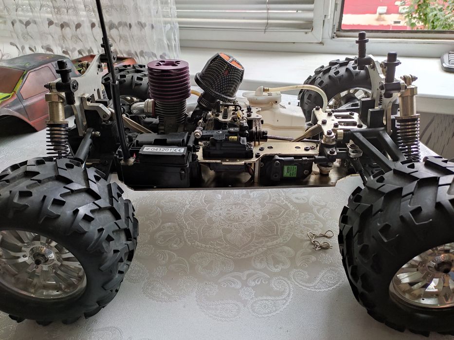 Машина с ДВС на радиоуправлении