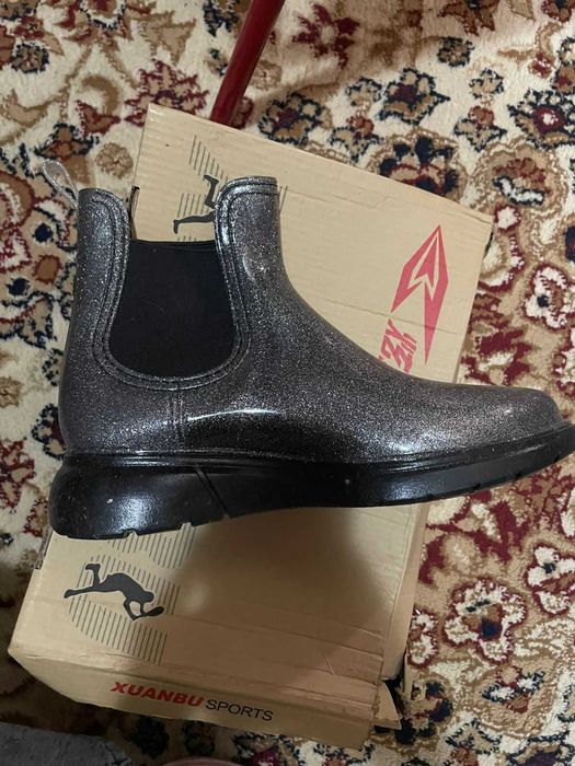 Продам женскую обувь