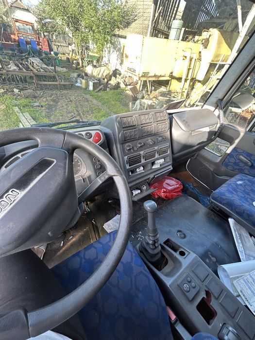 Camion apicol cu 72 de lazi pe pat cald