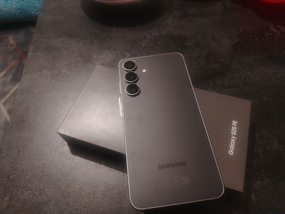 Срочно продам телефон.