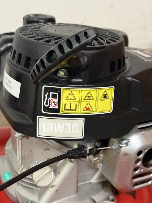 Продава се надеждна бензинова косачка