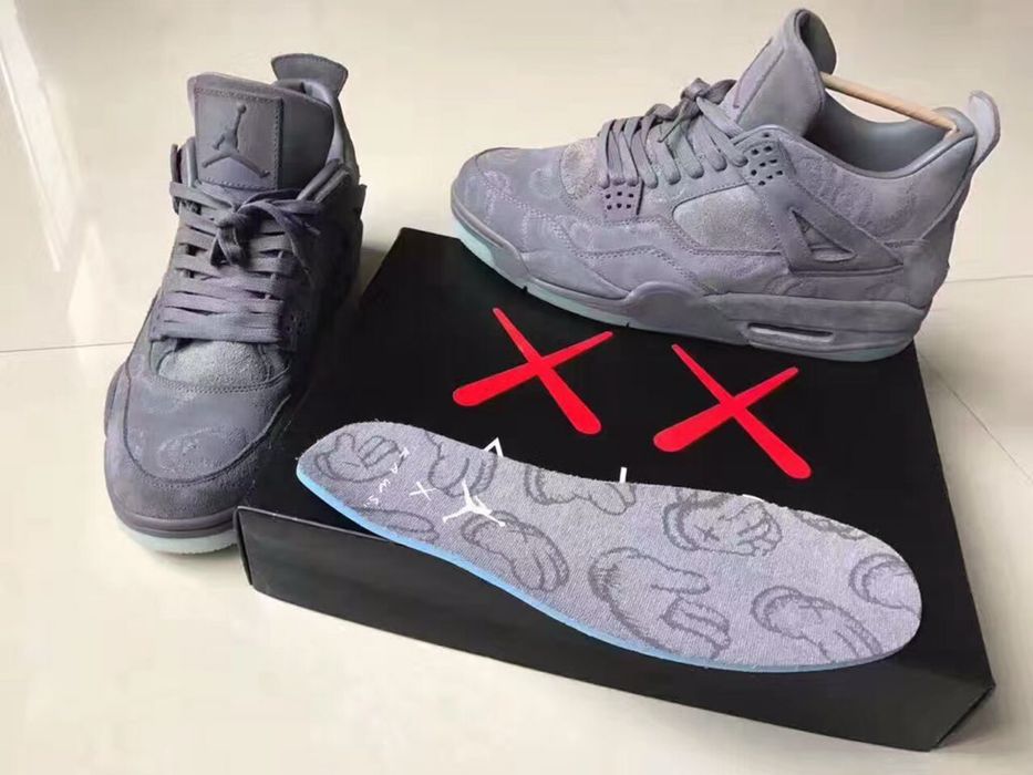 Air Jordan 4 Retro Kaws