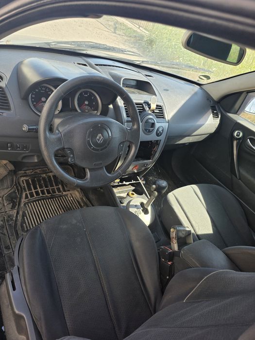 Dezmembrez Renault Megane 2 automat 1.6 benzina