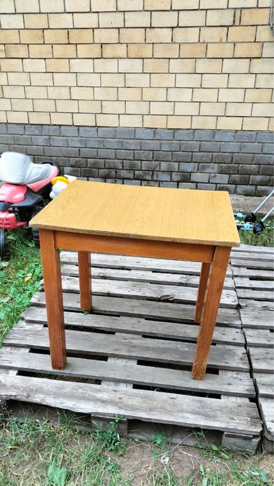 Продаю деревяный стол