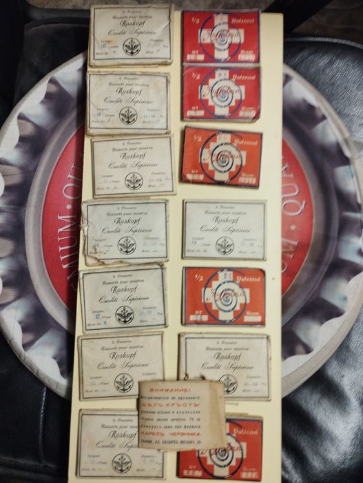 Продавам стари пружини за часовници! Доста стари но запазени..