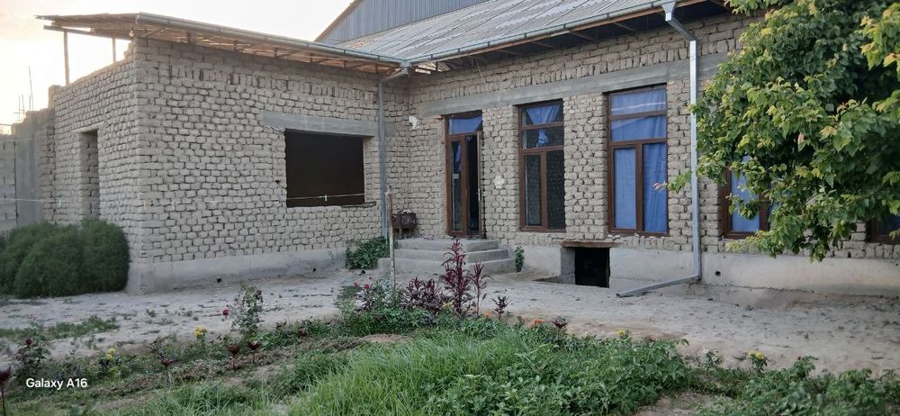 Hovli joy  sotiladi! Parsez, Sartovul qishlog'i, yo'l ustida