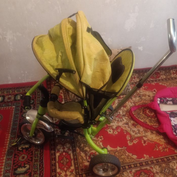 Детский велосипед трёх колесный