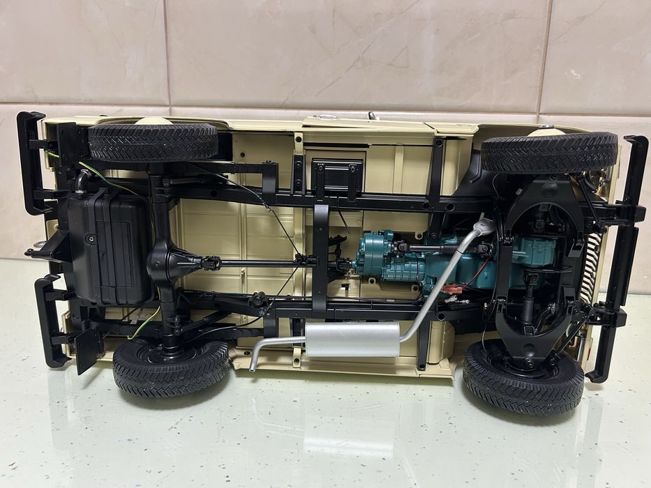 Vand macheta ARO 240 la scara 1:8