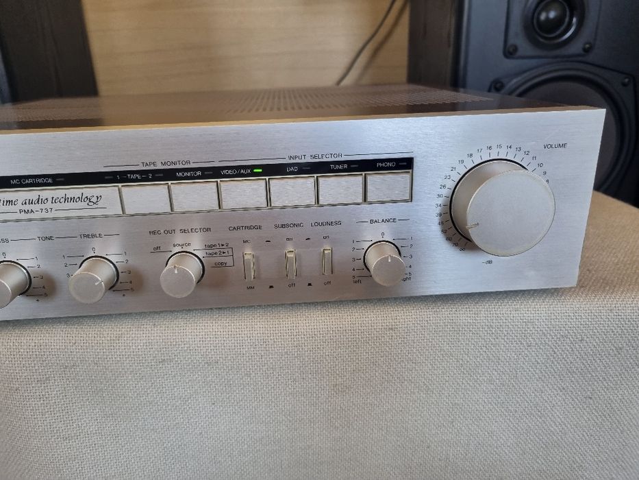 Denon PMA 737. 55 watts/canal. Impecabil.
