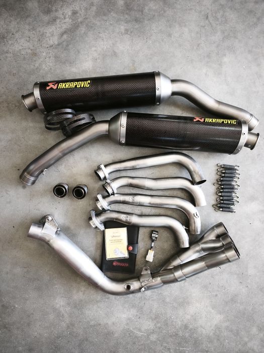 Цяла генерация AKRAPOVIC YAMAHA R1 2004-2006