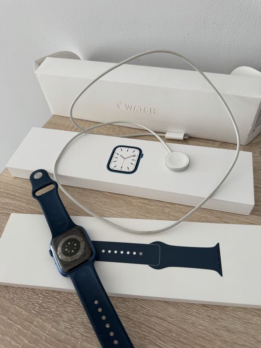 Продам apple watch 7 45