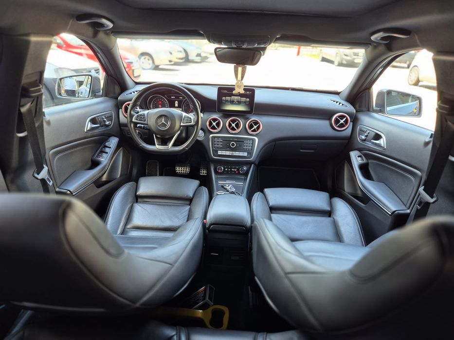 Mercedes-Benz A220 D 4Matic/Plafon negru /Faruri full led adaptive