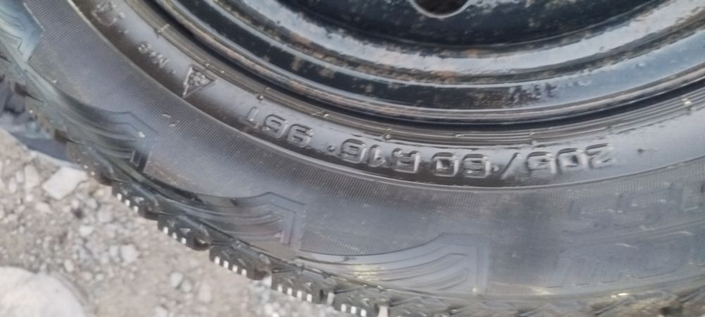 Колесо продам зимнии
