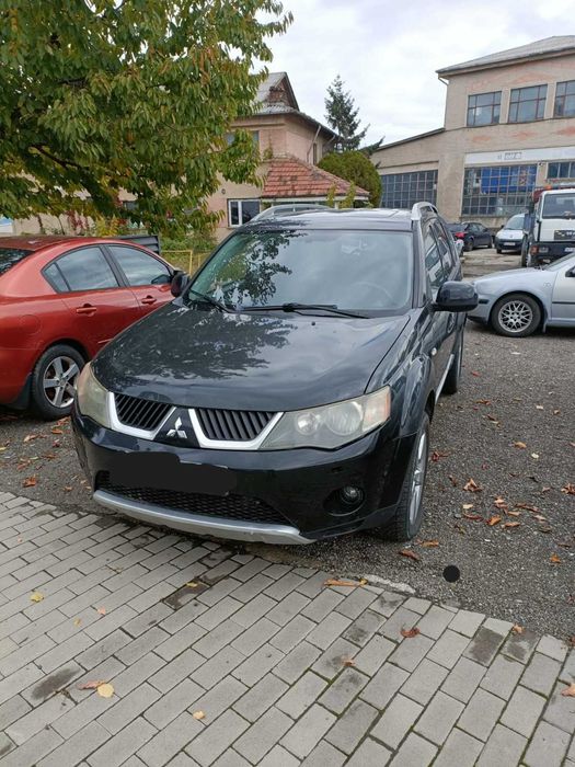 Vand sau dezmembrez Mitsubishi Outlander