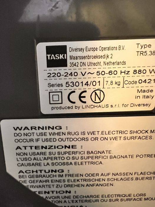 Vand aspirator TASKI JET 38 cu perii rotative, pret cu TVA