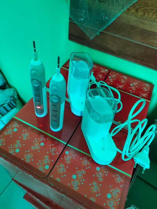 Зарядни-2бр за електрически четка-Nevadent+2четки