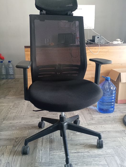 Kreslo ergonomik ofis kreslosi sotiladi zor holatda koʻp iwlaman