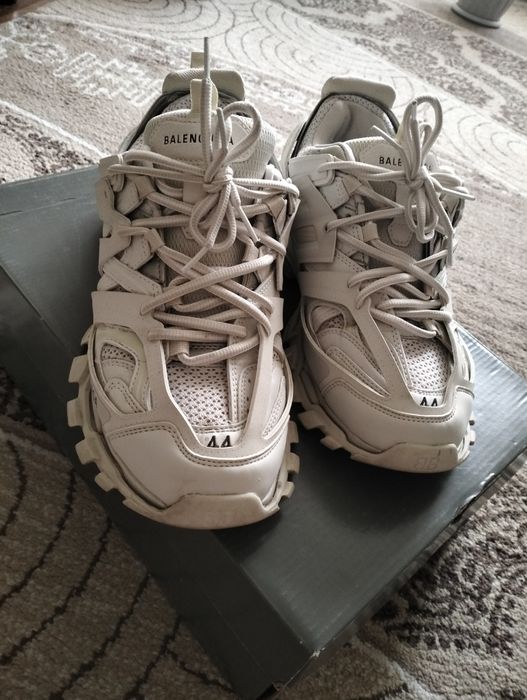 Balenciaga track 1