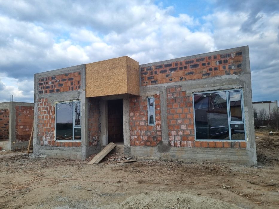 Casă modernă la roșu, parter – Domnești, 500 mp teren.