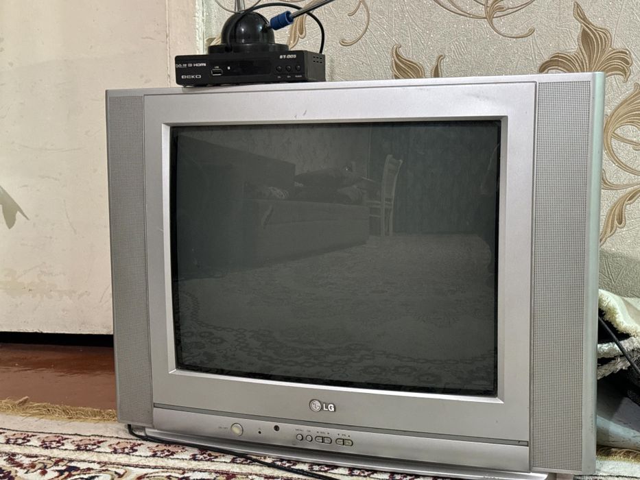 Продам телевизор в отличном состояний