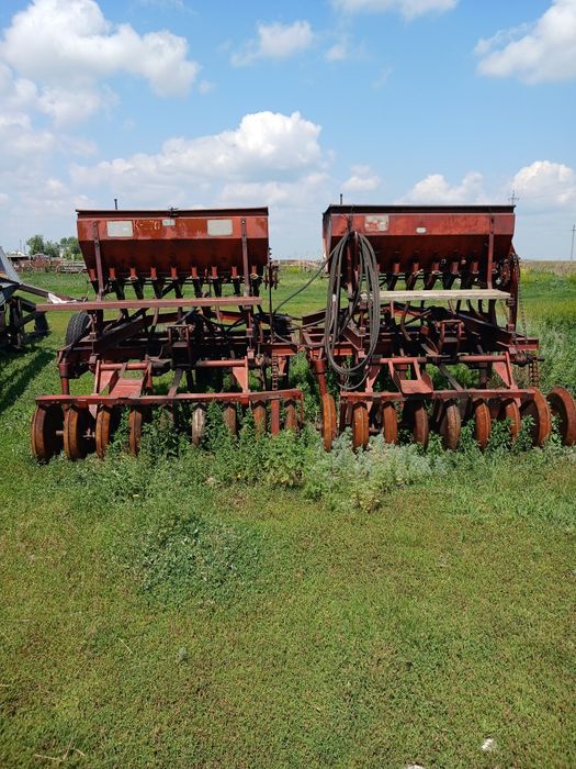 Продам ДТ-75,ВМЕСТЕ с сеялками сзс